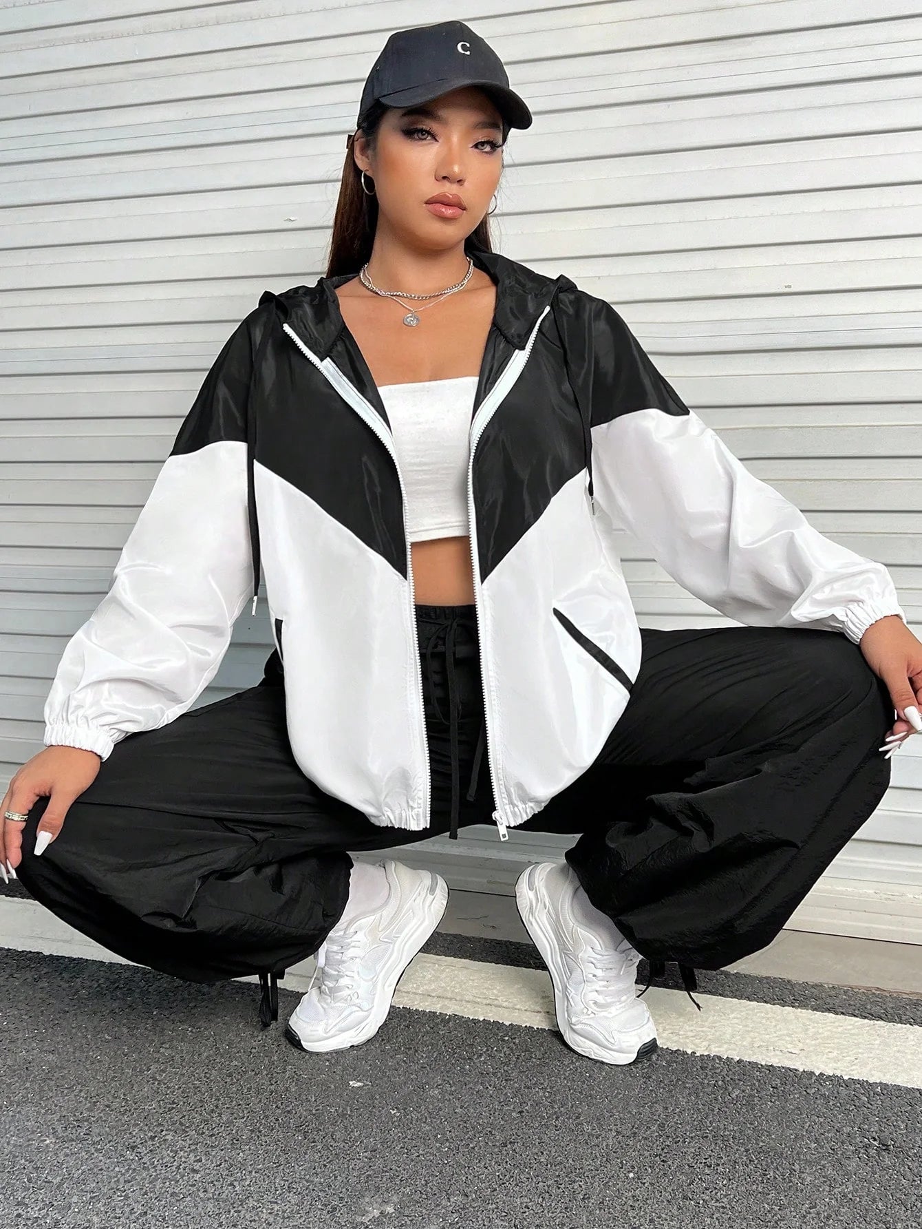 Corta-Vento Plus Size Com Capuz Sophia