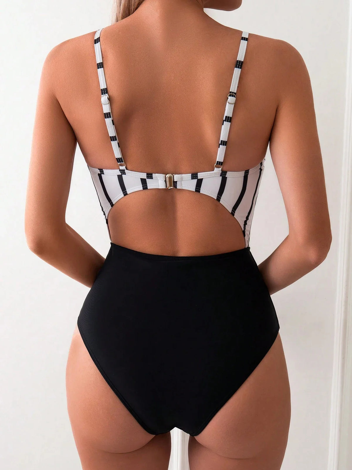 Maiô Listrado Monique