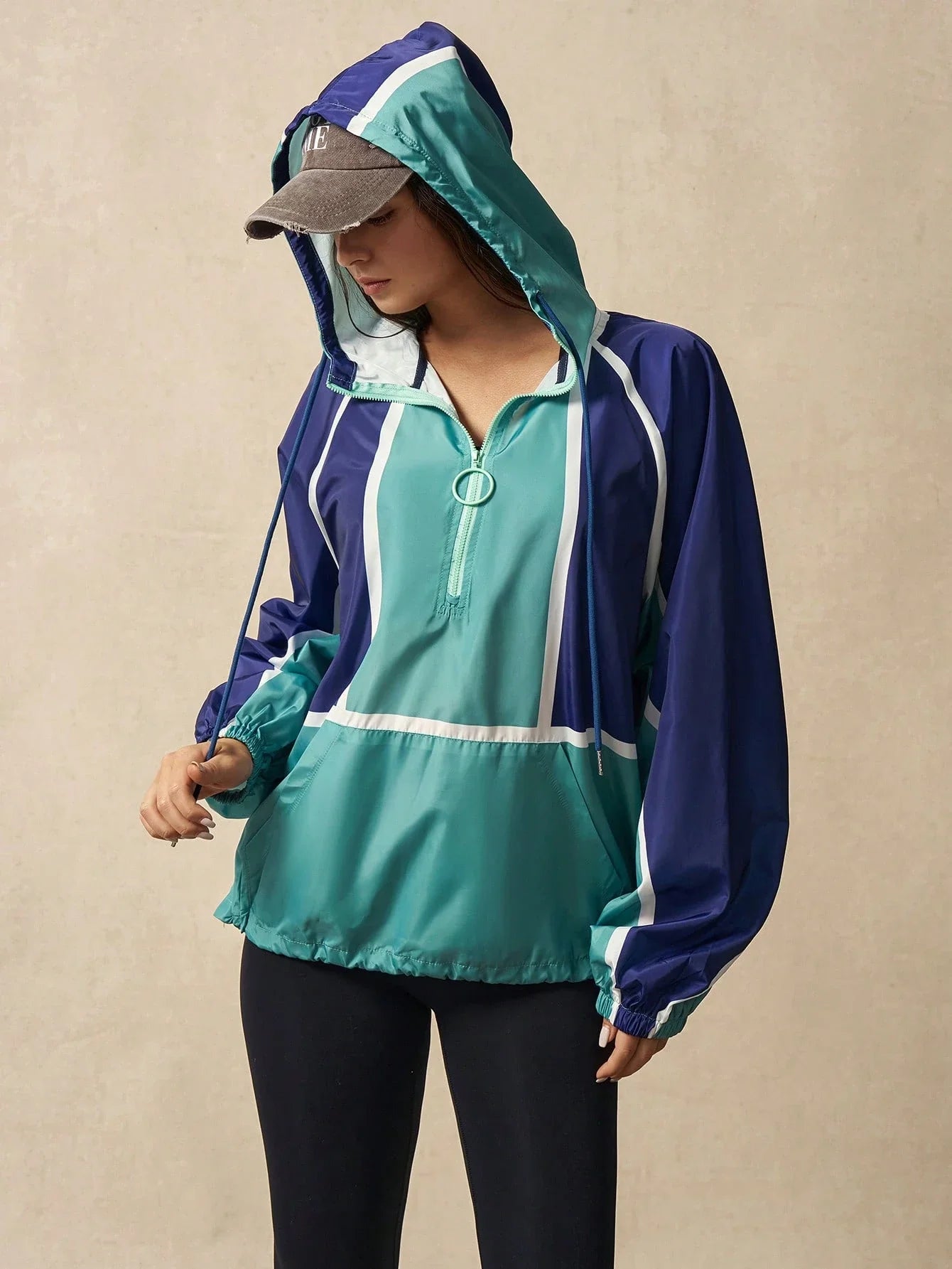 Corta Vento Casual com Capuz Marcela