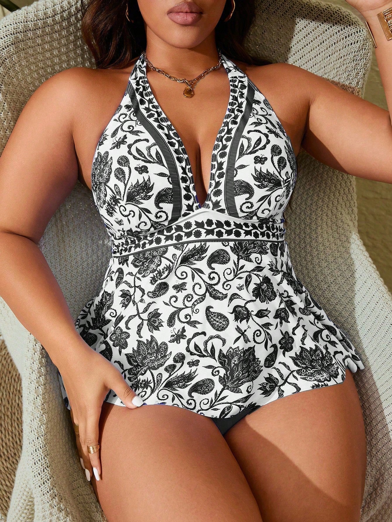 Tankini Plus Size com Estampa Paisley e Costas Nuas G2